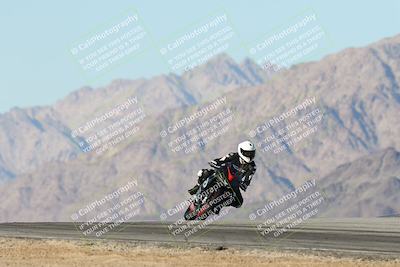 media/Dec-01-2025-Moto Forza (Mon) [[2daa91e15f]]/3-Beginner Group/Session 4 Turn 9/